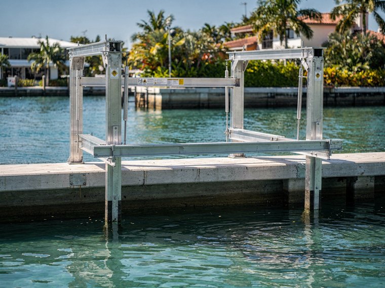 Boat lift installation and repair in Miami, FL